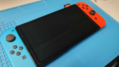 Nintendo Switch OLED nie widzi gier na kartach.
Problemem okazało się uszkodzone gniazdo które należało wymienić.
Wszystko poszło zgodnie z planem i konsola wróciła do zadowolonego użytkownika